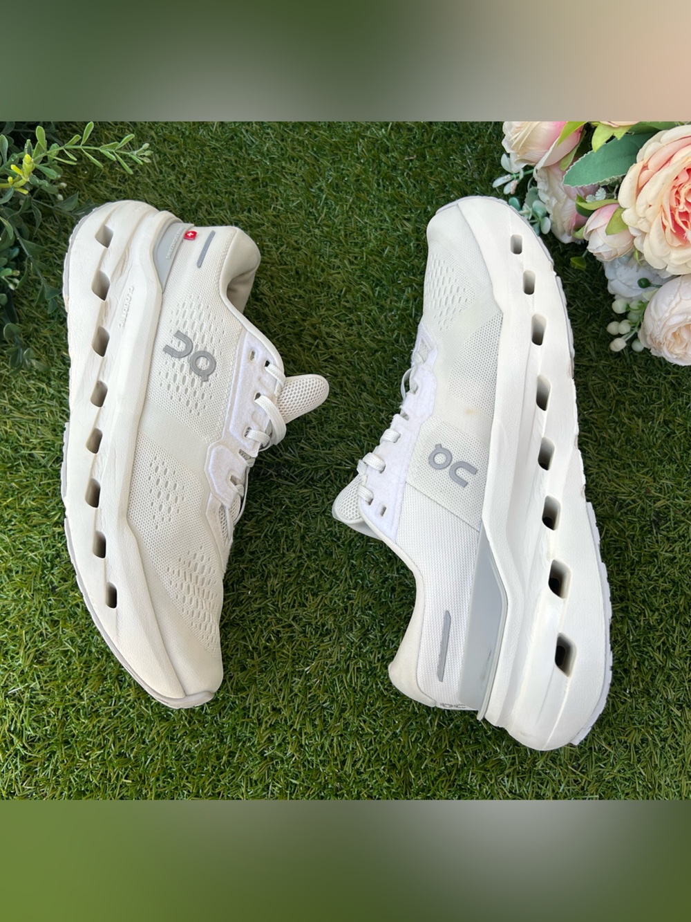 On Cloud Running Shoes -Frost | Glacier
Cloudrunner 3 women size 8 gently used